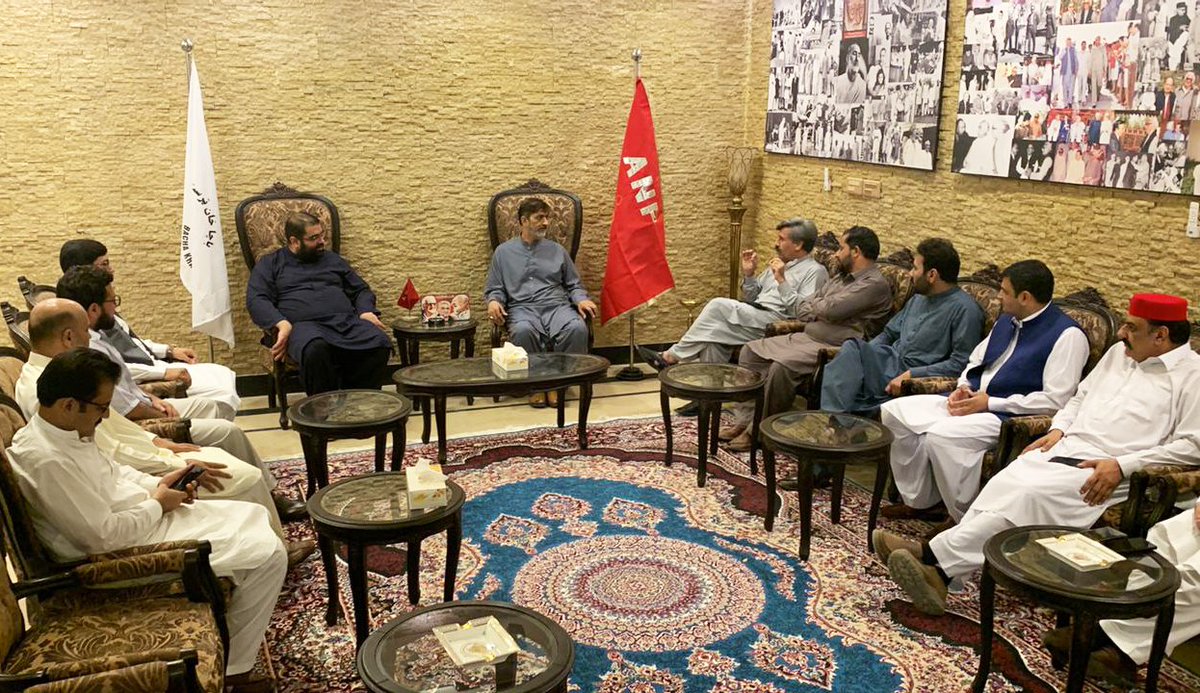 ANPMarkaz's tweet photo. صدر عوامی نیشنل پارٹی خیبر پختونخوا ایمل ولی خان سے ایڈورڈز کالج پشاور کے اساتذہ کا نمائندہ جرگہ ولی باغ میں ملاقات کررہا ہے۔ ملاقات میں صوبائی صدر ایمل ولی خان کے دورہ ایڈورڈز کالج سمیت مختلف امور پر تفصیلی گفتگو ہوئی۔

#ANP | #AimalWaliKhan https://t.co/VpLQRU4i67
