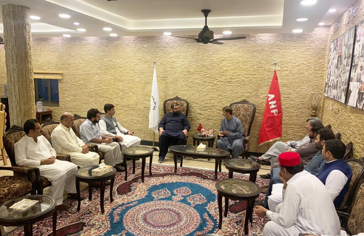 ANPMarkaz's tweet photo. صدر عوامی نیشنل پارٹی خیبر پختونخوا ایمل ولی خان سے ایڈورڈز کالج پشاور کے اساتذہ کا نمائندہ جرگہ ولی باغ میں ملاقات کررہا ہے۔ ملاقات میں صوبائی صدر ایمل ولی خان کے دورہ ایڈورڈز کالج سمیت مختلف امور پر تفصیلی گفتگو ہوئی۔

#ANP | #AimalWaliKhan https://t.co/VpLQRU4i67