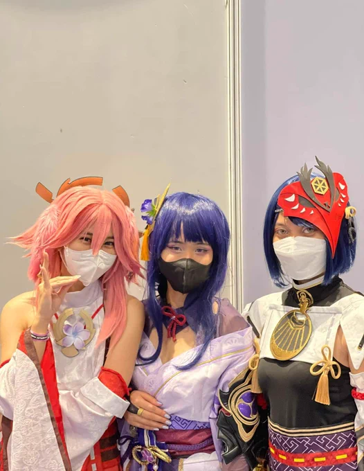 [ photo dump ] i went as raiden shogun at cosmania day 1  it was so fun aaaahh thank you so much for taking pictures with me! it was my first public cosplay  #cosmania2022 