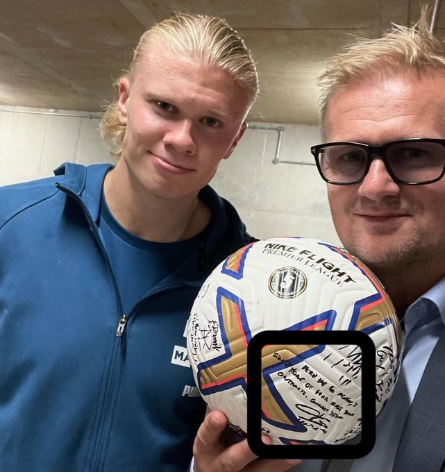 Laporte, a Haaland en su dedicatoria del balón tras su tercer hat trick: 

"He firmado más balones tuyos que contratos. Felicidades, titán"

Y técnicamente es así. Laporte solo ha firmado en su vida por el Athletic y el City 🙃