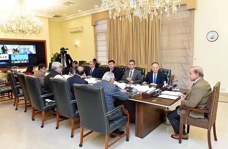 When in need, friends do help indeed.
Deputy Head of the @CTGSAIL Du Bangxiao and Chinese Ambassador <a href="/AmbNong/">Nong Rong</a> presented a cheque of Rs. 153 million to the PM <a href="/CMShehbaz/">Shehbaz Sharif</a> as a donation to the PM’s Flood Relief Fund. <a href="/CTG_1993/">CTG</a>
Thank you.