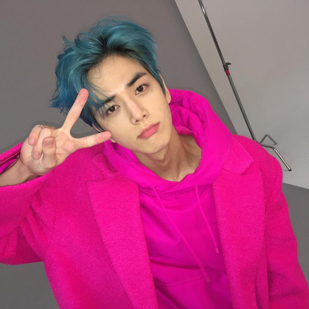 Youbghoon's tweet photo. It's time for me to shine! Younghoon for Y Magazine was indeed the best concept ever (I'm being serious here), because... Y? For Younghoon? THAT'S AWESOME! One of the outfits that I wore for the photoshoot was this one! The colour really did make my blue hair stand out best. ❤️💙 https://t.co/K4s5MHyDH5