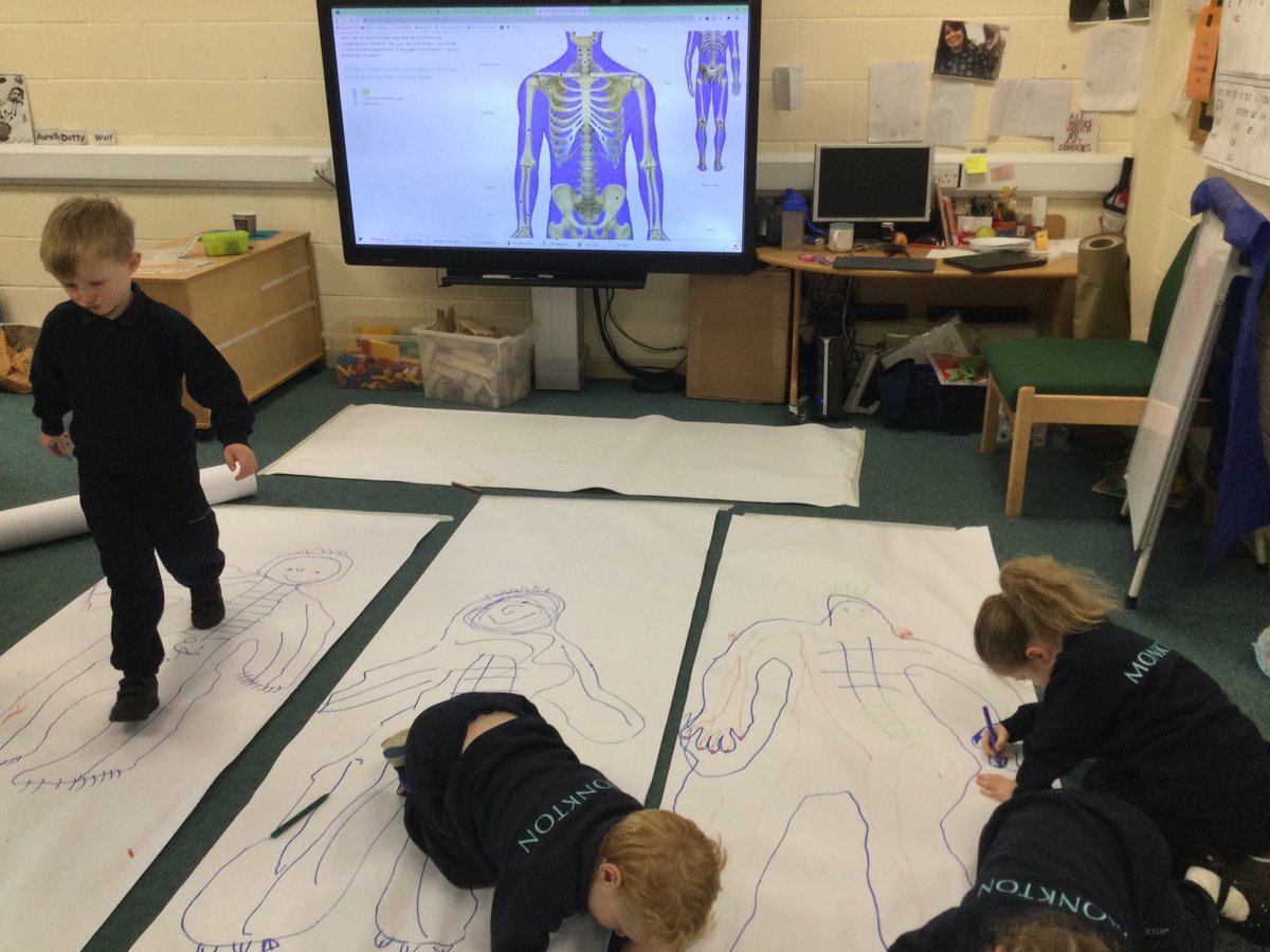 MonktonRecep's tweet photo. Oh just an early morning anatomy, injection and transfusion lesson in Balackbirds class. #MonktonRecep #MonktonScience https://t.co/OknwUnYA0q