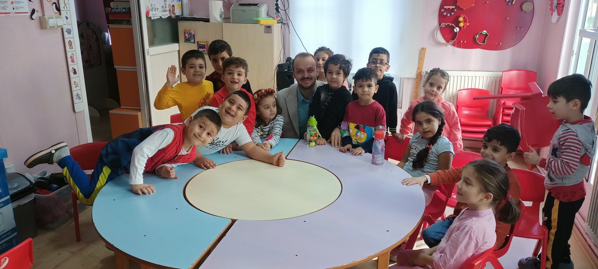 Güne ve haftaya güzel başlamak için bir tutam minik arkadaş sohbeti iyi gelir😇😊