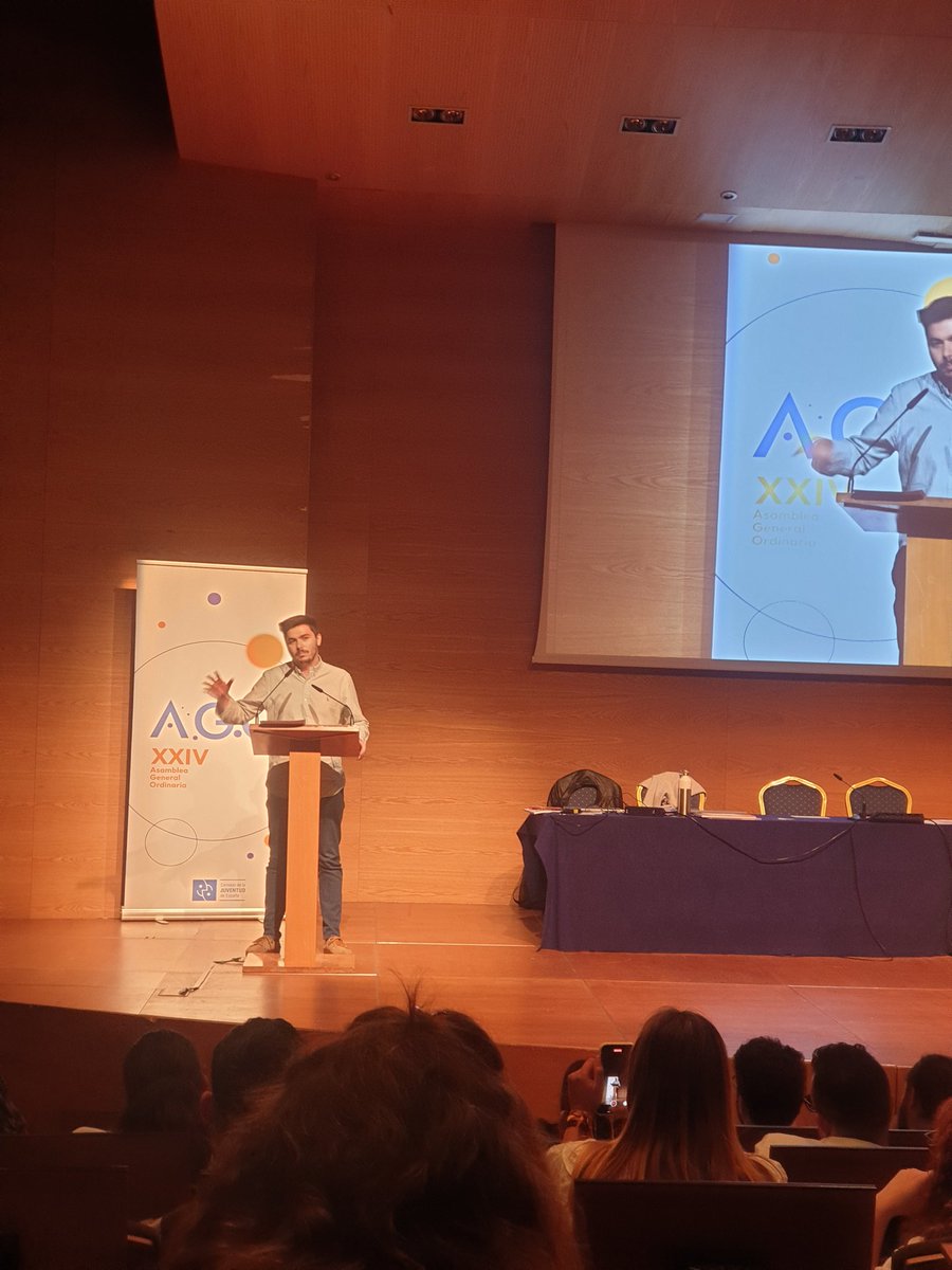 Prunes_i_Moya's tweet photo. Y aún con la resaca emocional, no puedo sinó agradecer a @HelenRuCe y a @JuanEGallo el servicio que han prestado a la juventud de España y, especialmente, a mi labor en el @conselljoventut. 
Gracias sinceras y disculpad los mareos que os haya causado
#AGO2022 https://t.co/R7SdRsJcN0