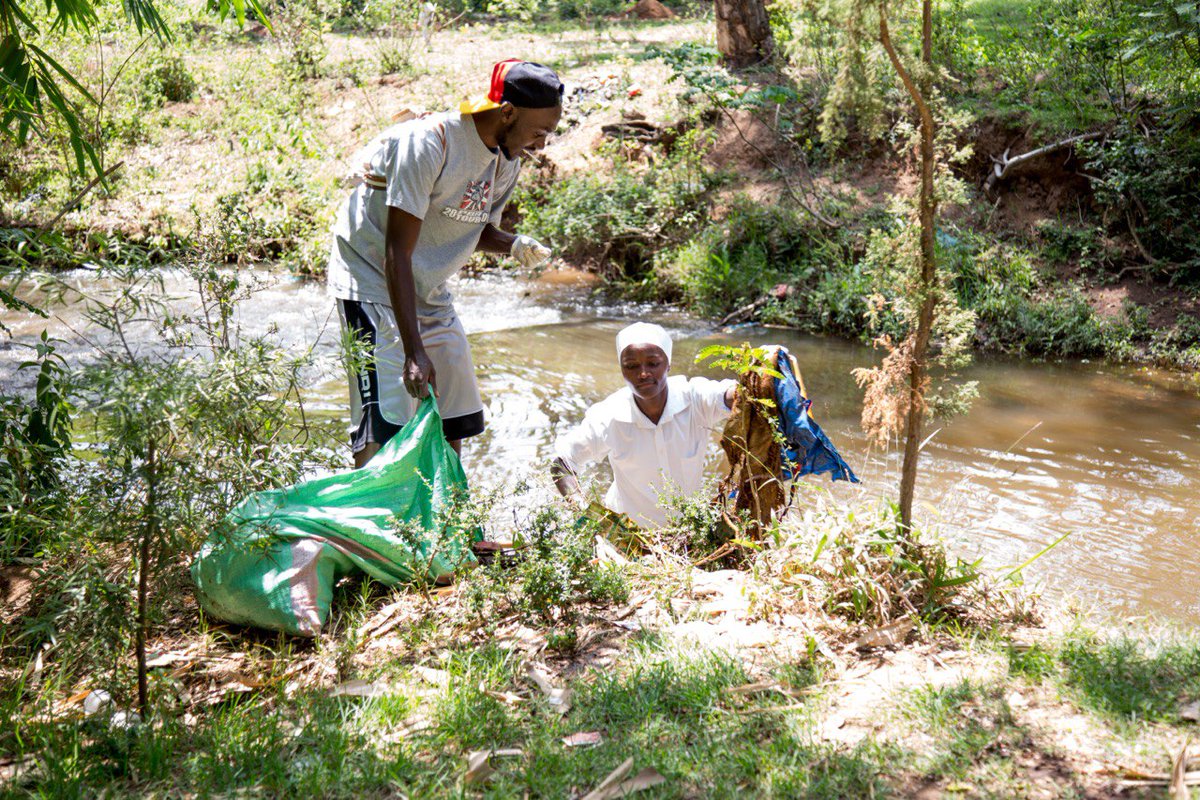 LuisMatu4's tweet photo. lets clean our environment and make sure our rivers are clean, pale mtaani na pia tupande miti #keepourEnvironmentclean #tutunzemazingira  @Octoh031 @PublicPathways  @PeterNgure @Laikipia_health @KCBGroup @tendasasa @ActionAid_Kenya @sirjaysuits @KenyaRedCross @TheNjogu https://t.co/wyHB0d55AG