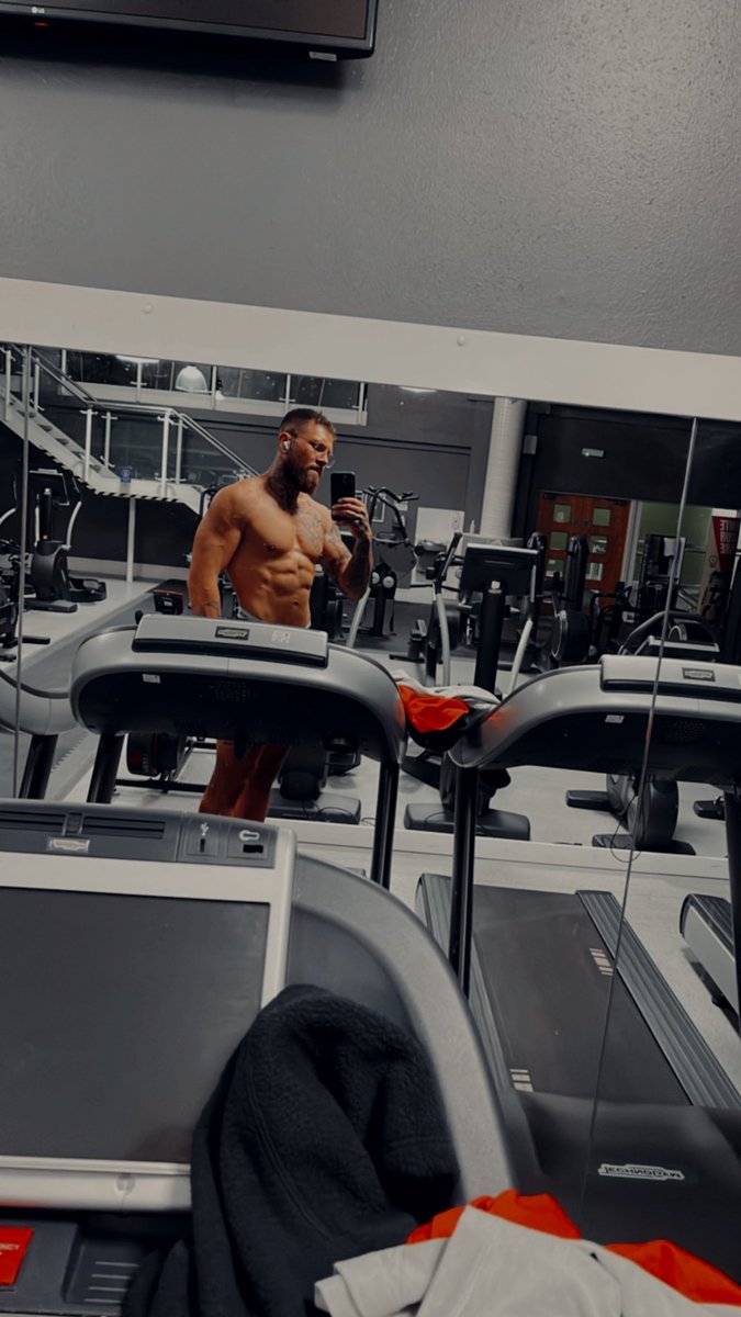 Danewalker96's tweet photo. Imagine doing your cardio next to me… you’d feel even more inferior 

#findom #cashmaster #paypig #finsub #alphacouple #humanatm #cashslave #cuck #alpha #footfetish #onlyfans #foot #footfetish #MuscleGod #Master #Soles #Macrophilia https://t.co/ckyJTvaIMo