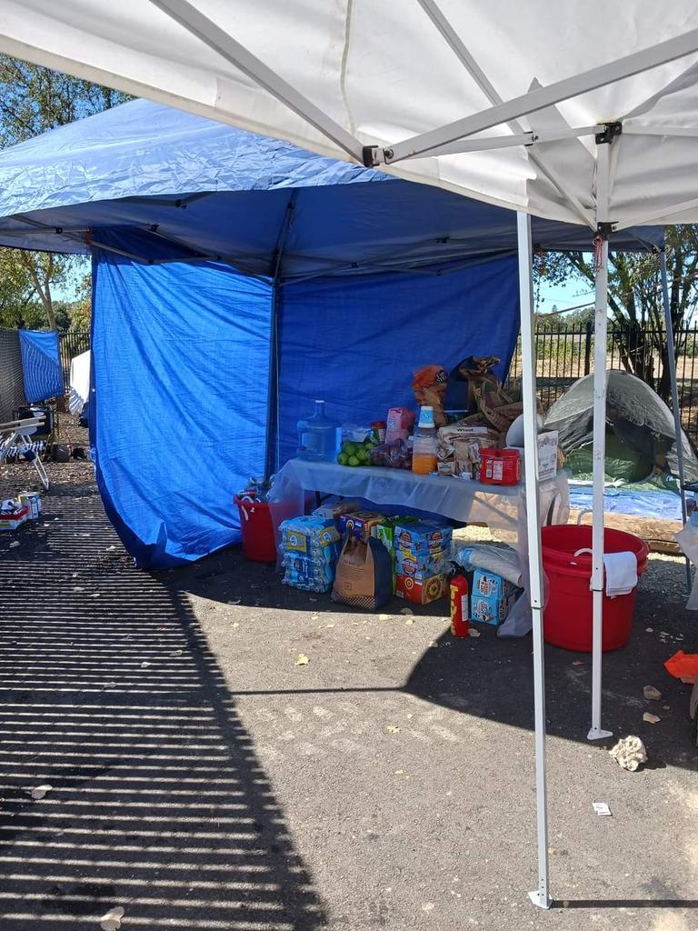 shomelessunion's tweet photo. Occupy land for survival!Oakland and Sacramento fighting together at the capital to stop the sweeps!Tomorrow we will be at the Capitol seeking to speak with a few legislators #HousingNow #HomelessHelpingHomeless #NoMoreDeathOnOurStreets #StopPovertyPimping #CampSelfSustainability https://t.co/cBPTqP2m5d