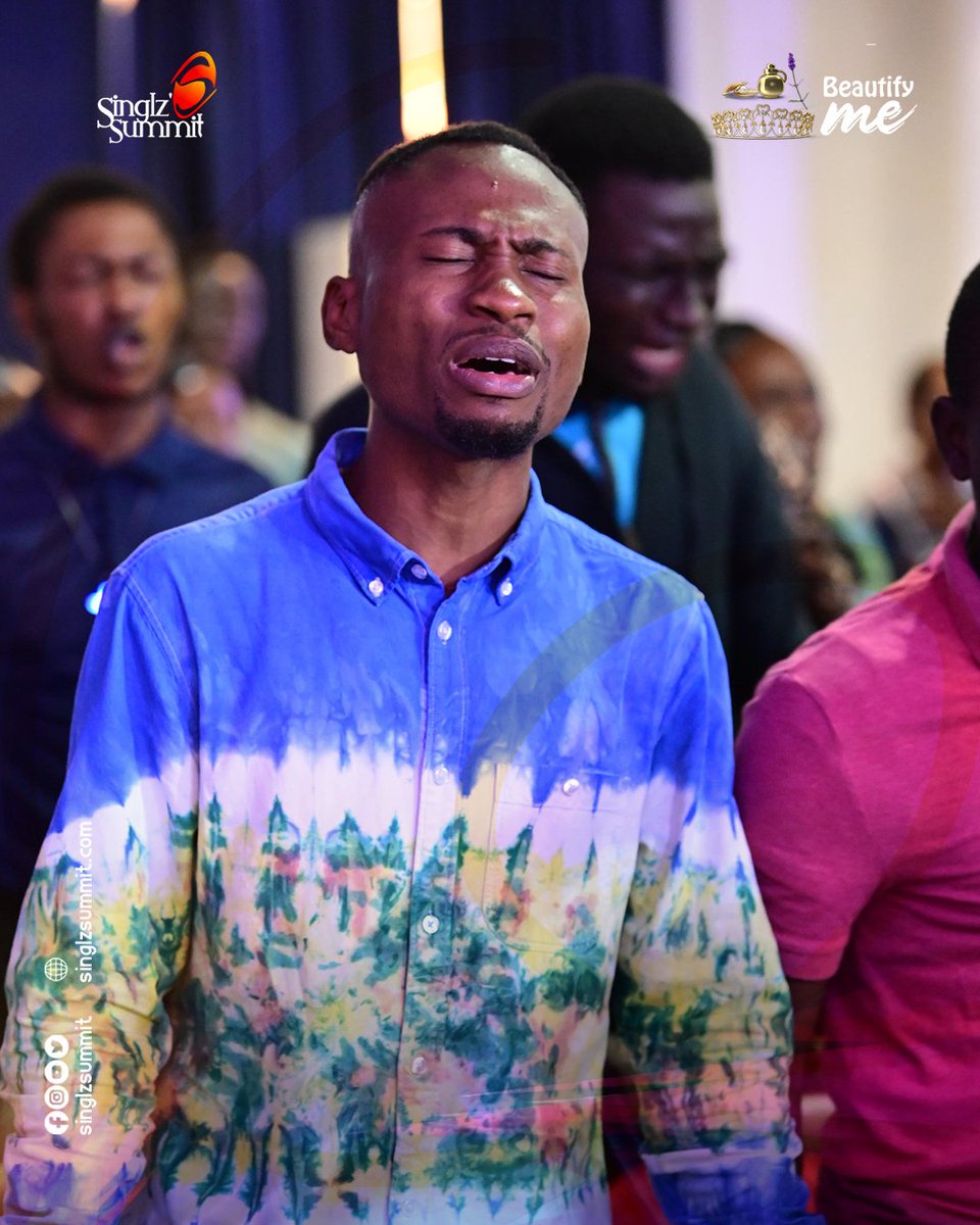 SinglzSummit's tweet photo. Prayer Moments at #SinglzSummit22 Day 2 Evening Session.

We reached a climax in the spirit asking the Father for open heavens to receive His beautiful Words.

We declared that unbelief and doubt would have no room in our hearts.

#Prayers
#BeautifyMe
#SinglzSummit22 https://t.co/jAUEwIAe24