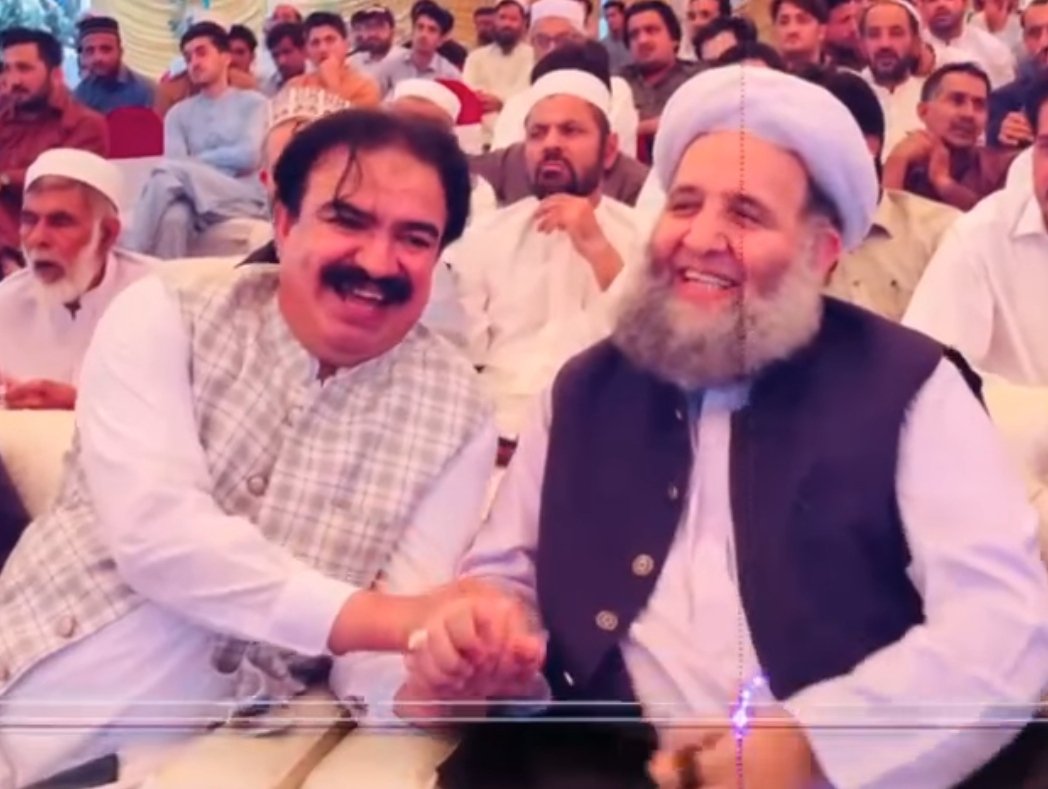 مینہ دے دم پہ دم زیاتیگی
یا ڈیر خاٸستہ ٸی یا دے کوڈے کڑیدینہ
 
#علامہ_محمد_نورالحق_قادری
#الحاج_سید_غواث_آفریدی 
#Two
#Stars
#Khyber