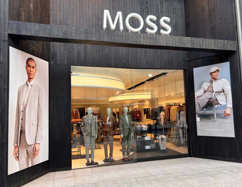ellissigns's tweet photo. The @MossBros store in Oxford all suited and booted with new signage 👔 #teamellis have LOVED being part of the Moss Bros rebranding 👏
#signage #signmakers #signsuk #mossbros #illuminatedsignage #illumination #oxford #manufacturing #retail #retailsignage #retailsigns https://t.co/BIFkEJxZ6Z