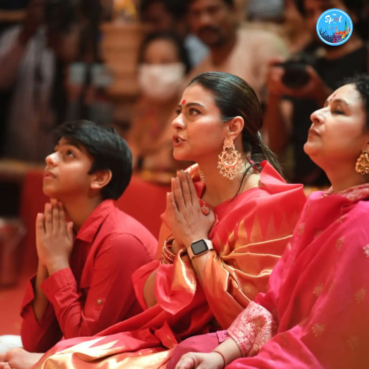 Actresses Kajol along with her mother and sister are seen celebrating Durga Puja ❤️

#kajol #ranimukerji #tanishamukherjee #tanishamukherji #tanuja #sumana #wespotyou #wespotyoubollywood #mumbai #durgamaa #durgapujaspecial #durgapuja2022 #madurga