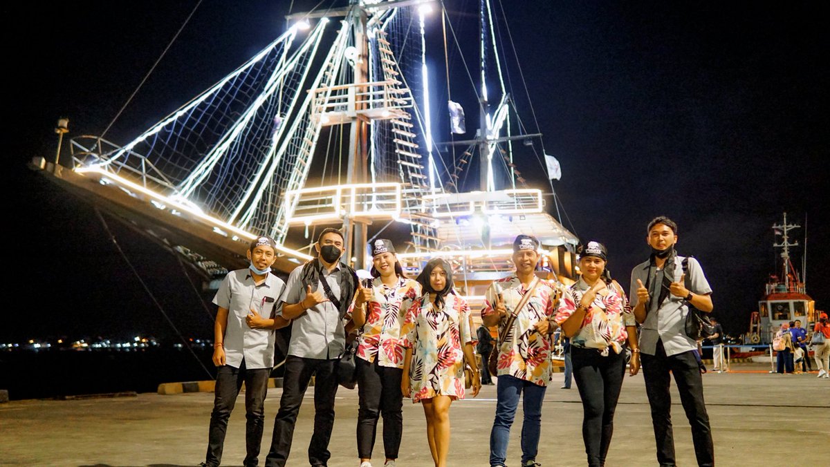 SunariTours's tweet photo. Gudang Garam Group Tour Regional Office Denpasar to the Pirate Dinner Cruise with Sunari Bali
#travelgroup #travel #tour #tourinbali #fun #holidayinbali #holiday #tourgroup #tweegram  #awesome #cool  #throwback #instasize #instapic paula #red https://t.co/MxJMXPtk3X