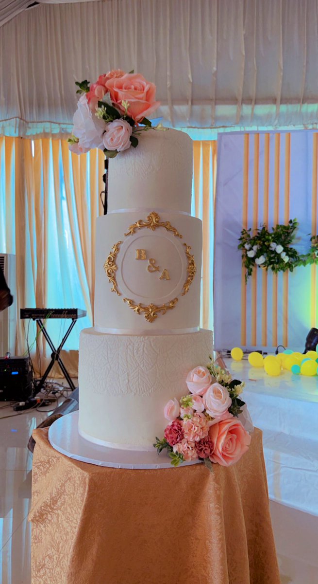 joliecakesabuja's tweet photo. Made a pretty one yesterday.

Wedding Cake for Bilal &amp; Aisha

✨ https://t.co/QDJBnQvljv