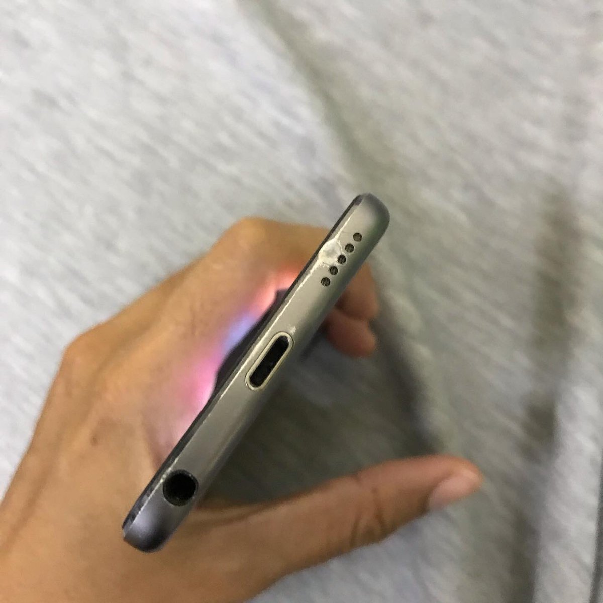 helloyoyeahh's tweet photo. iPod touch 5 (16gb)
1050b.-

ความจุ 16 gb 
❌จอติดเหลืองขอบล่าง ไม่กวนสายตา
❌บุบด้านล่างนิดนึงตามรูป และขอบซ้าย
❌ฝาหลังสีจางๆนิดนึง
❌มีรอยการใช้งานเล็กน้อย
resetได้

#ipod #ipodtouch #ipodtouch5 #ipodtouch516gb #ไอพอด #ไอพอดทัช #ไอพอดราคาถูก https://t.co/DIRfxixWIF