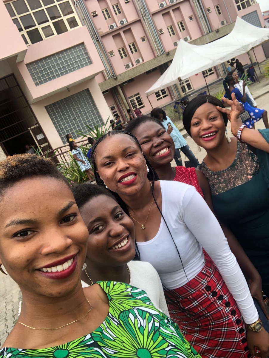 Debs_Kayode's tweet photo. Singlz’ summit dump that’s also doubling as my September dump🤷‍♀️

Singlz Summit was an encounter with the beautiful one😍.

Here’s to not getting over the experience🥂.

Yes, I got a picture with @Omodesolaa_am ☺️

#singlzsummit22
#beautifyme https://t.co/LVxRCtHKeC