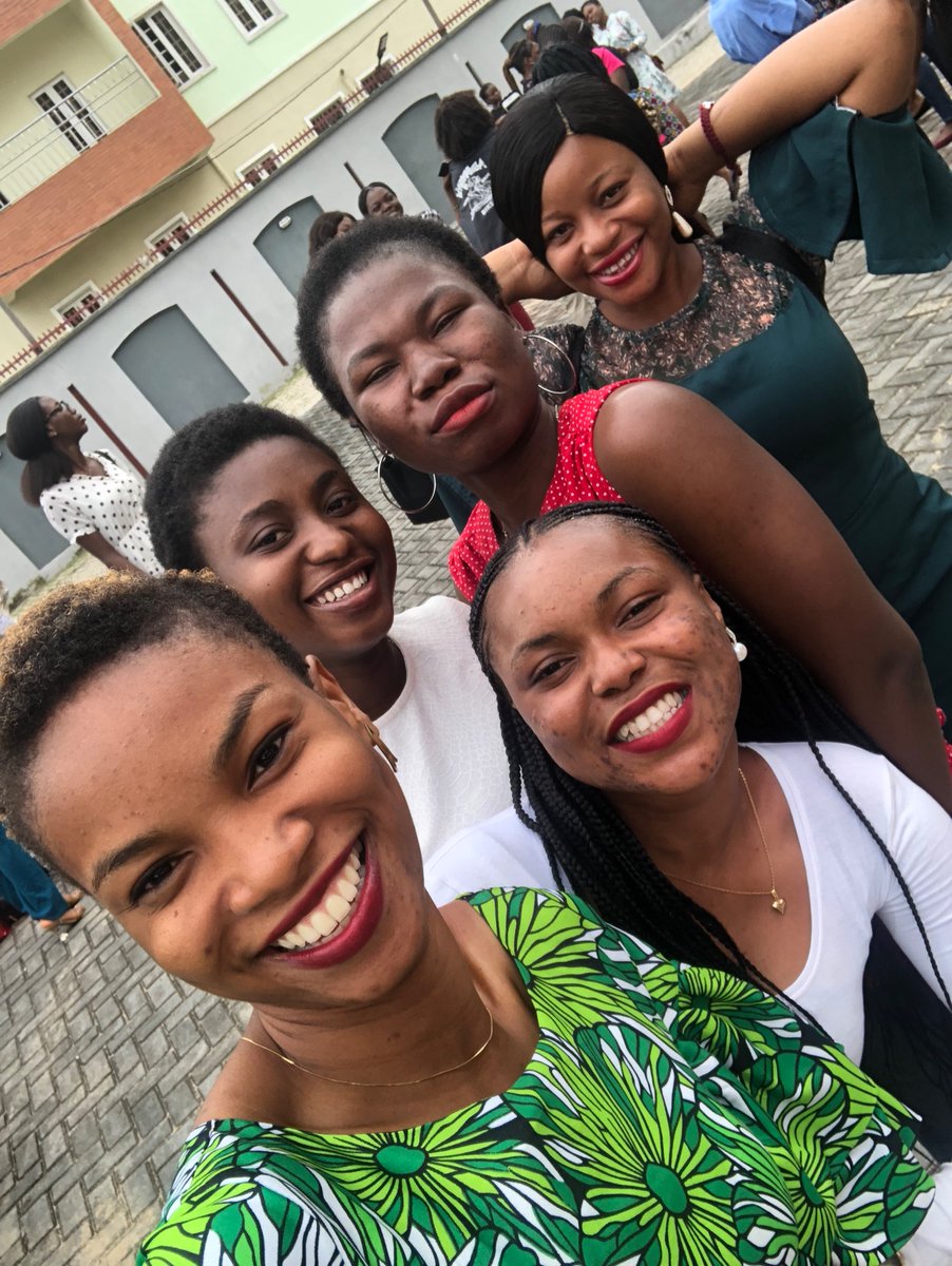 Debs_Kayode's tweet photo. Singlz’ summit dump that’s also doubling as my September dump🤷‍♀️

Singlz Summit was an encounter with the beautiful one😍.

Here’s to not getting over the experience🥂.

Yes, I got a picture with @Omodesolaa_am ☺️

#singlzsummit22
#beautifyme https://t.co/LVxRCtHKeC