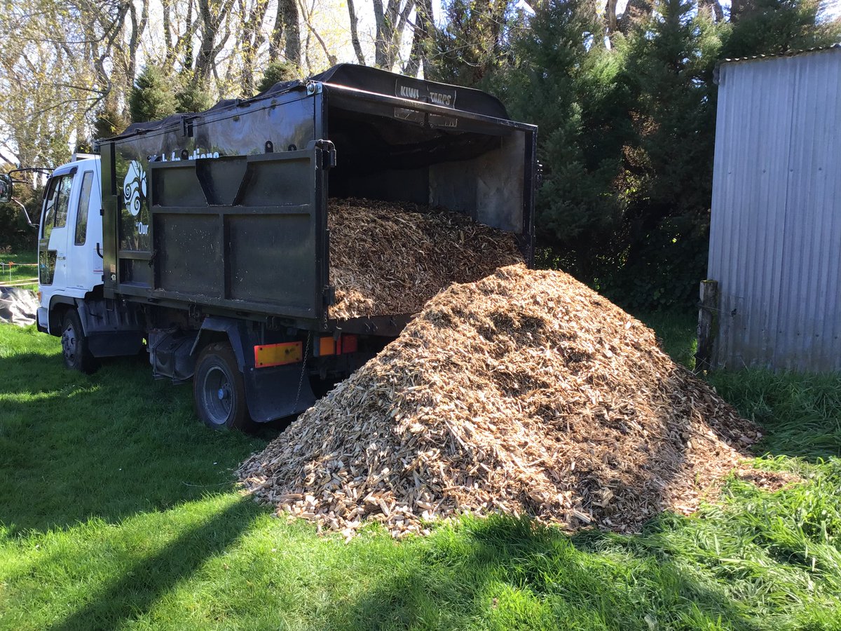 FoxFarmsNZ's tweet photo. Bark and soil orders are now arriving. Thank you Russell from Return 2 Earth. Looking forward to building garden beds and planting out all the dahlia tubers collected over the autumn. https://t.co/WWbvLxRbvM