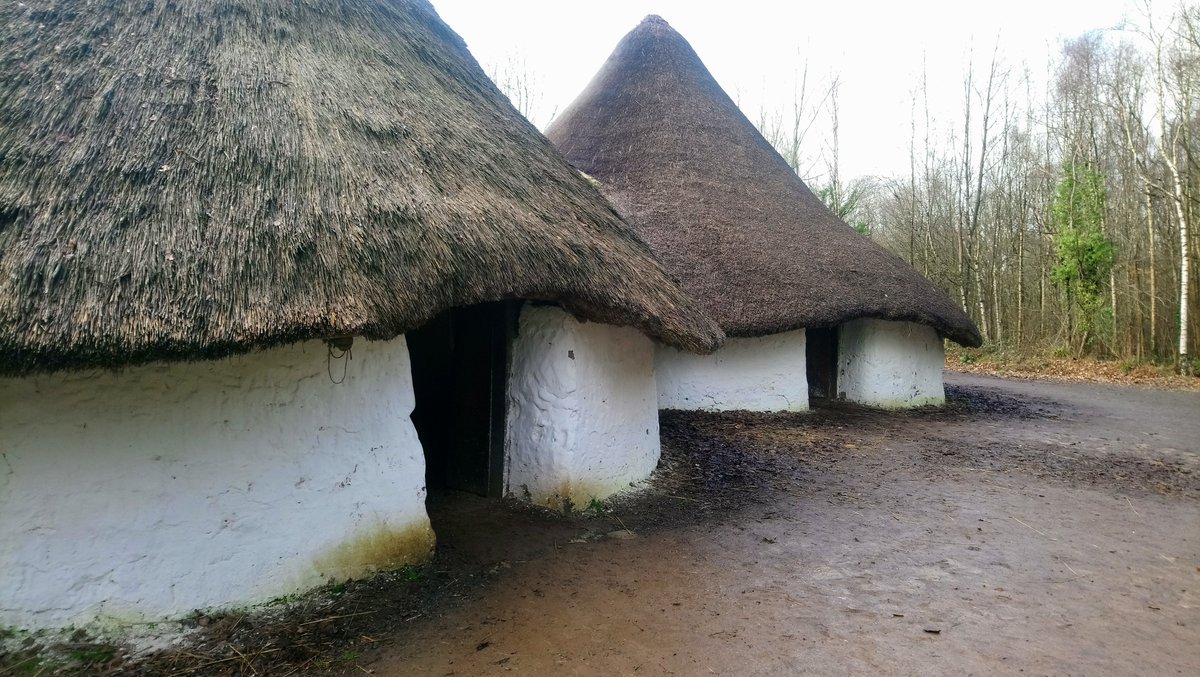 #MondayMotivation The welcoming doorways of the conjoined Bryn yr Eryr Iron Age roundhouses at @StFagans_Museum, reconstructed with clom walls and roofed with spelt straw.