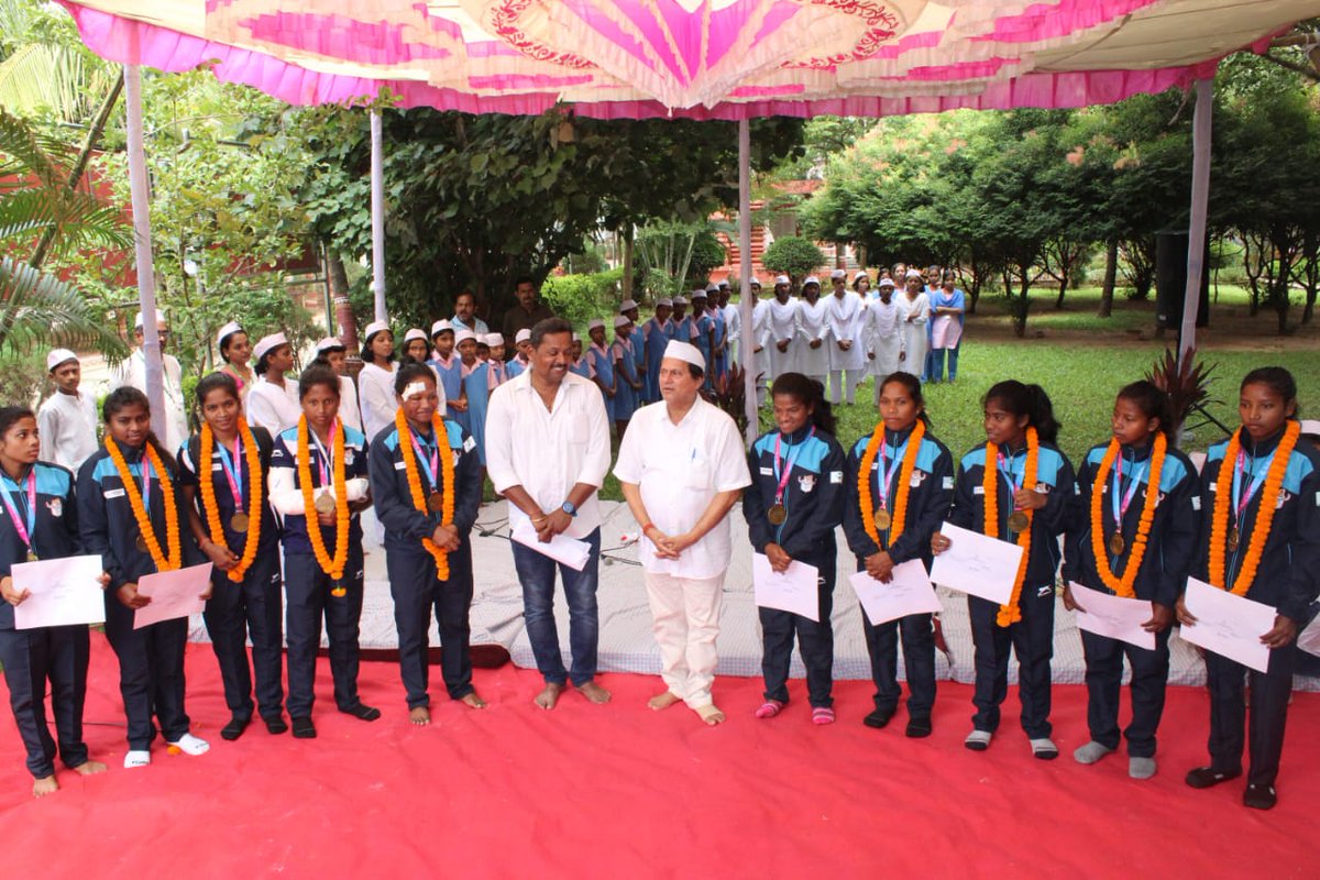 kissfoundation's tweet photo. Congratulations to our 8 KISSians who led Odisha Women's team to its maiden gold medal at the 36th National Rugby Games held in Gujarat. It's extremely heartening to see our constant push towards promoting Rugby reaping rewards. @RugbyIndia https://t.co/mYS5Vc3Q0y