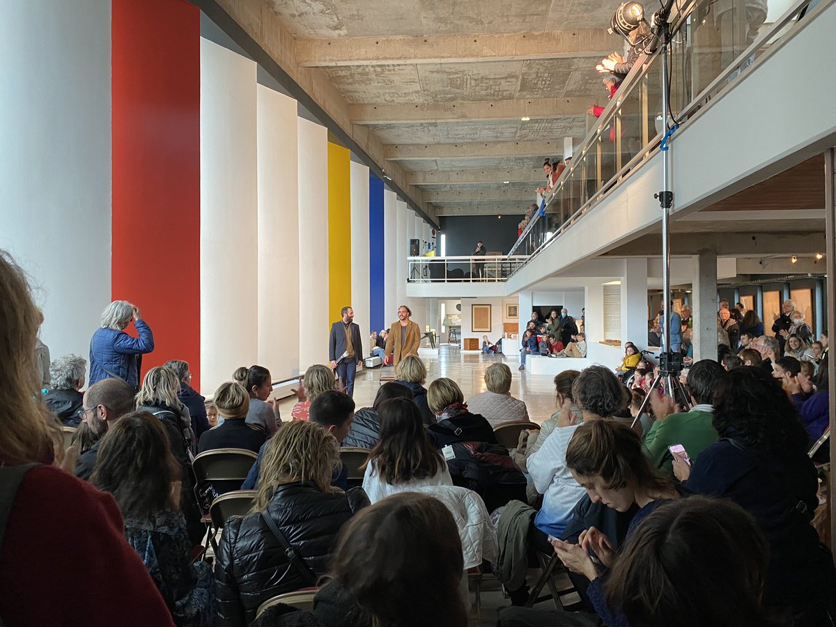 Dans le cadre du 33eme #FIG qui s’est terminé hier, retour en images sur le spectacle de #leonardoferreira (artiste en résidence sur le territoire) et #MiguelAmaral (guitare portugaise) au #museepierrenoel. 
Le pays invité était le #Portugal  <a href="/FIGSaintDie/">FIG Saint-Dié</a>