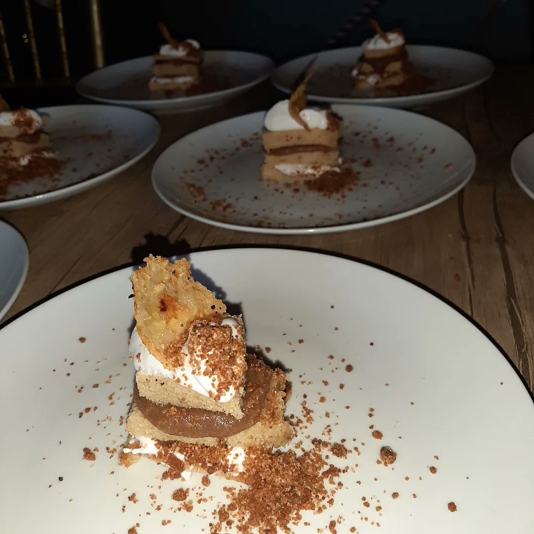 Chef__Segra's tweet photo. Groundnut cake/ Coconut Mousse/ Kulikuli crumble/ Date Sauce/Ginger Parmesan Crisps

#chef #food #foodie #dessert #finedining #afrofusion #cake #groundnutcake #coconutmousse #mousse #kulikulicrumble #kulikuli #datesauce https://t.co/B6sOXkvQ8K