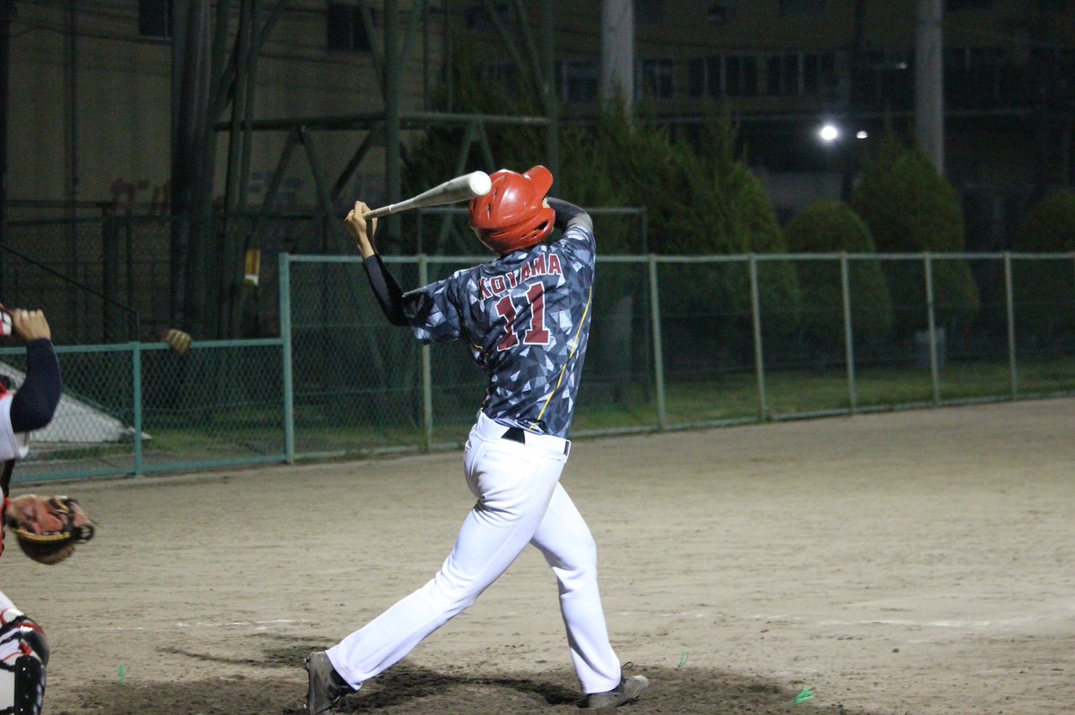_HOTRODS's tweet photo. 10.2(日)将軍様　10対3 勝利🔥
この日はなんと南スポーツセンターでの試合でしたが照明がつかず、一時中止の話が出ましたが、偉い人が来てよかった😅
その後違うグランドでの試合に変更👋
安定した守備に投手陣とロッズらしく勝てました🙌
日曜日さいこう😎
マネ陣は夜遅くまでごめんね🙏笑 https://t.co/mqod6FdGk6