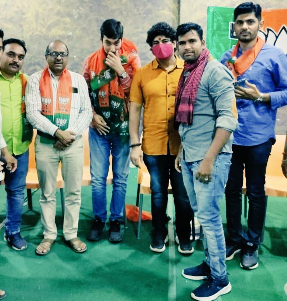 DohareHimmat's tweet photo. भाजपा नगर महामंत्री श्रीमती सविता अखण्ड जी एवं श्री संदीप दुबे जी को जन्मदिवस की हार्दिक शुभकामना��ं बाबा महाँकाल का आशीर्वा�� सदैव आप पर बना रहे ।
#bjp4indore,#bjp4mp https://t.co/mHVxGwKhhy