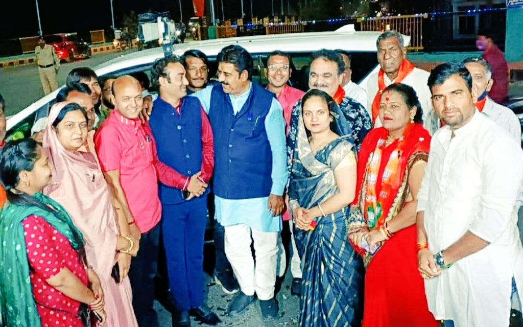 DohareHimmat's tweet photo. भाजपा नगर महामंत्री श्रीमती सविता अखण्ड जी एवं श्री संदीप दुबे जी को जन्मदिवस की हार्दिक शुभकामना��ं बाबा महाँकाल का आशीर्वा�� सदैव आप पर बना रहे ।
#bjp4indore,#bjp4mp https://t.co/mHVxGwKhhy