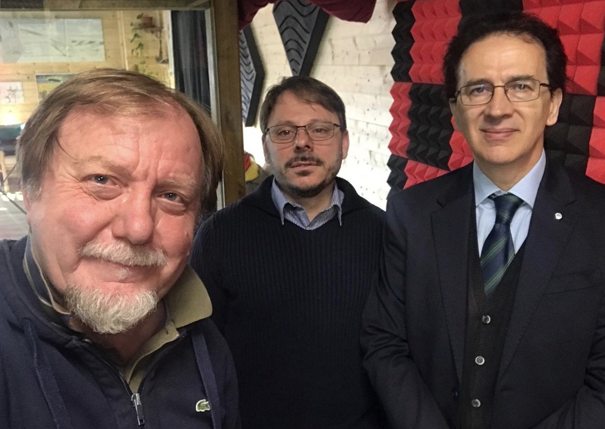 AntonioStango's tweet photo. #dirittiumani #informazione
Questa mattina ad #Arezzo con @avvbartolozzie1 siamo stati in diretta a #Radiofly per parlare della situazione internazionale e delle campagne della @FedDirittiUmani https://t.co/fejDXHFNrr