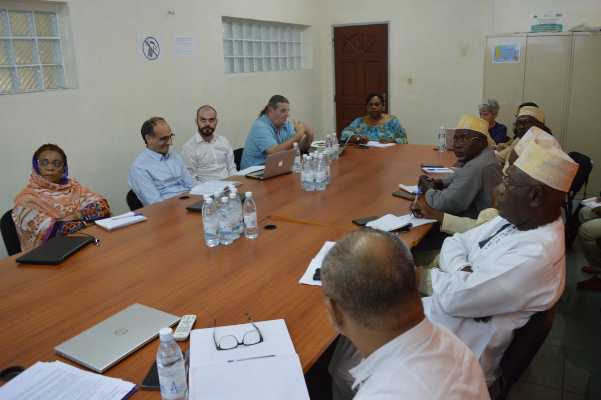 amgcomores's tweet photo. Restitution de la mission de backstopping du #BET_AEDES dans le cadre de la mise en oeuvre du #PAAMG en présence de l'@AFD_France (Agence de Moroni),de la #CNSPS,la #FENAMUSAC et de la cellule de gestion du projet.
#Assurance_Maladie #Couverture_Sanitaire https://t.co/MUnmg5GfNO