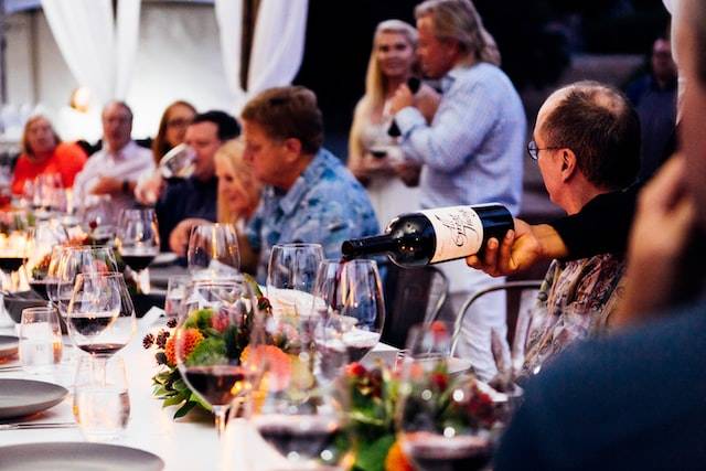 stulinden's tweet photo. Still haven't tried out the featured wine tasting experiences in SONOMA COUNTY? Now's the time to try a featured WINE TASTING experience. Click on this link for a helpful list: https://t.co/fTsT1QPuMg #winetastingexperience #sonoma https://t.co/2Y86a8eBkB