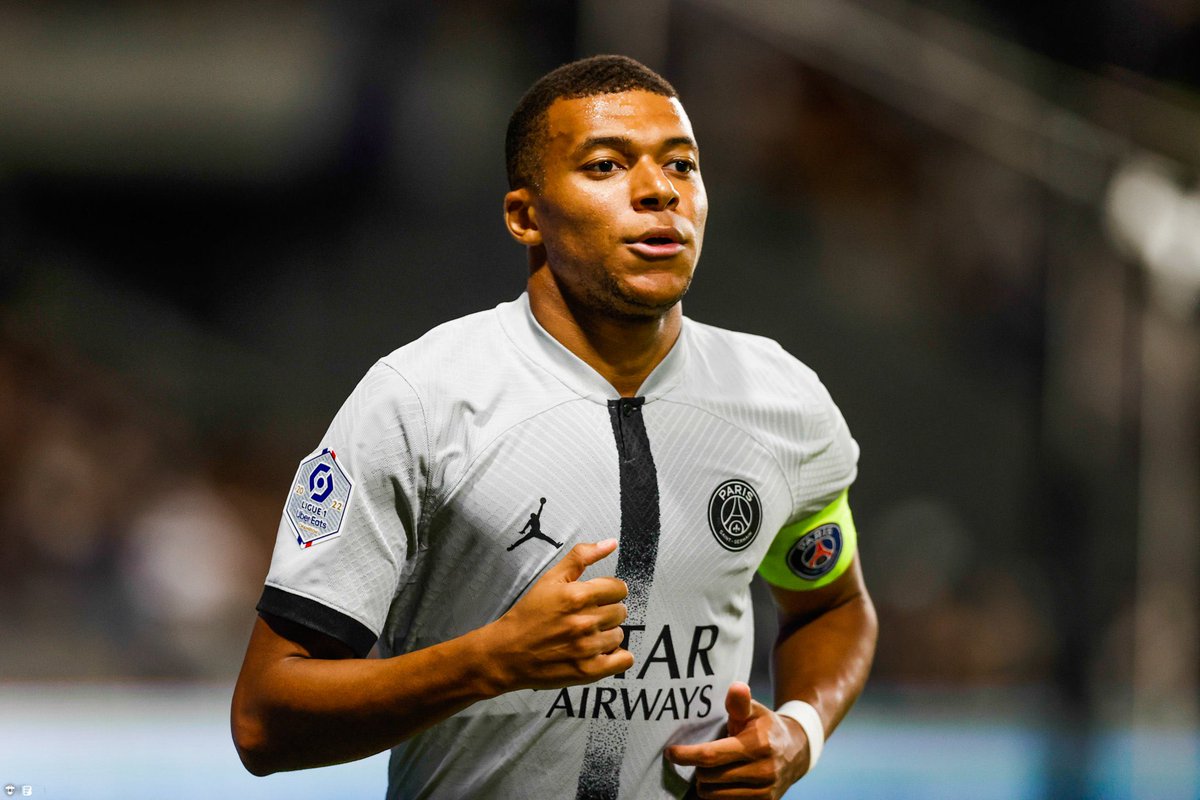 Megassimo's tweet photo. Nous ne sommes même pas au moment clé de la saison là où tout va se décider, là où les meilleurs élèvent leur niveau
Tout le monde rabaisse Mbappé, mais à la fin c'est toujours lui qui sera classé au dessus de tous vos cracks pcq encore une fois c'est lui qui va le plus prouver https://t.co/ZAiBfAxJQS