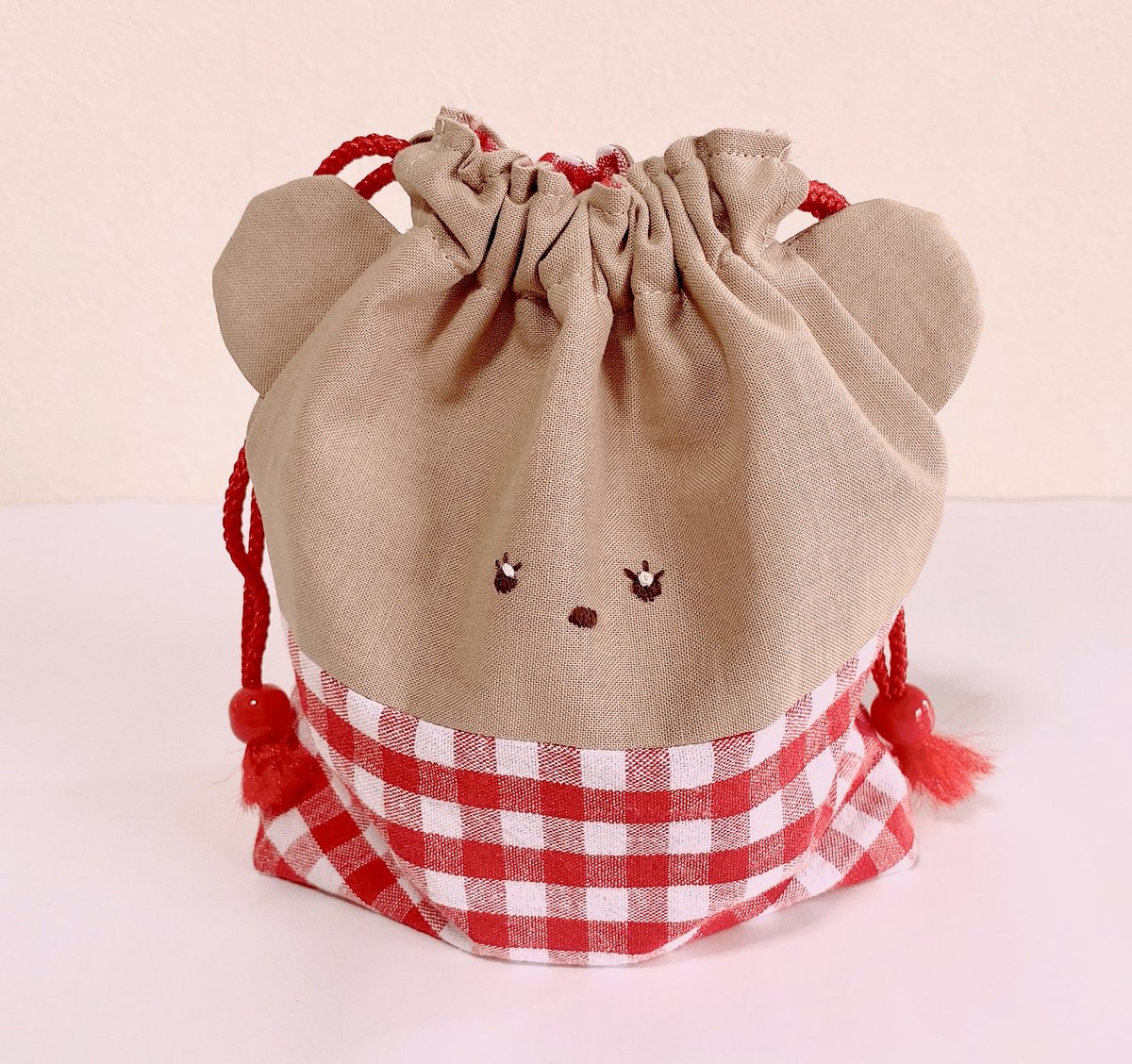mellow__atelier's tweet photo. 久しぶりにミシンを動かして、
クマさんのコップ袋🐻を作ってみました❣️

試行錯誤しましたが、可愛くできて満足満足🌸

メルカリで販売中です🎵

お弁当袋などもありますので、是非ご覧ください♬

#ハンドメイド 
#パオベア 
#handmade
#くま 
#ハンドメイド好きさんと繋がりたい 
#メルカリで販売中 https://t.co/5Hr09VMDpf