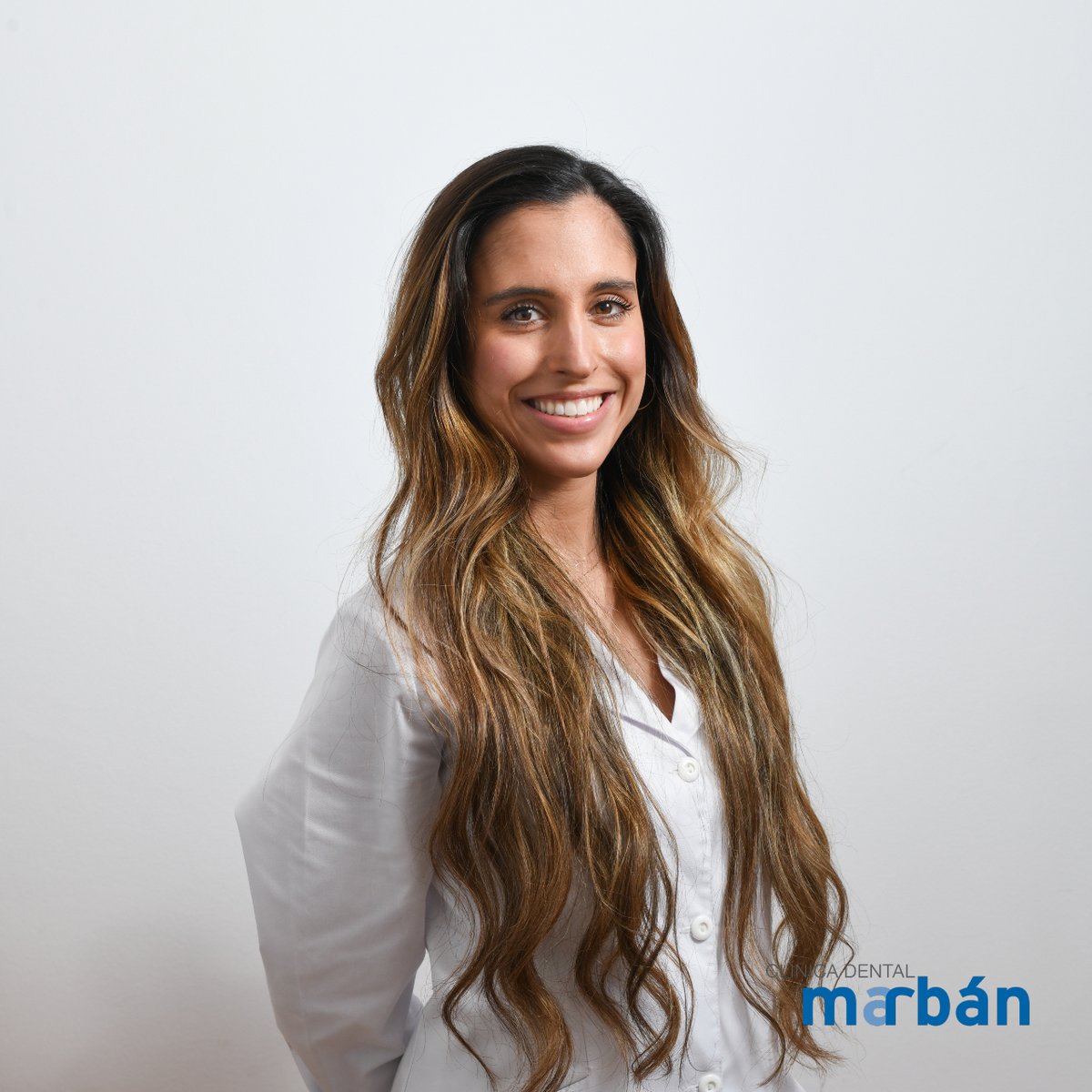 En el #DiaInternacionaldelaNiña queremos apoyar a las niñas de todo el mundo 👧💪 que inspiran, innovan y toman las riendas de su futuro. Como un día lo fueron nuestras compañeras que son fantásticas profesionales 👩‍⚕️

#ClinicaDentalMarban #odontología #dentistasenvalladolid