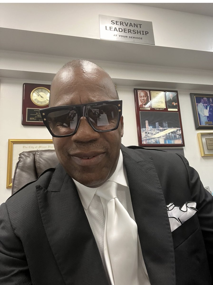 derae_ricky's tweet image. How many of you is going to say hello?