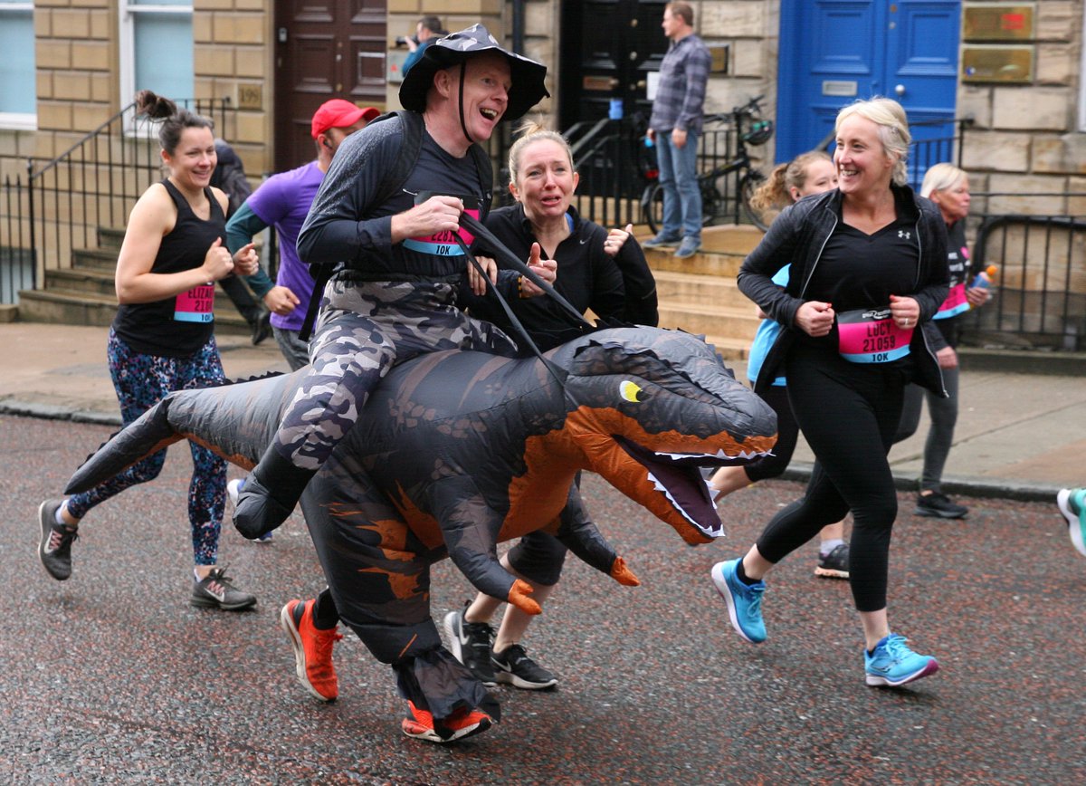 Fun day covering the Great Scottish Run, Sunday 2nd October 2022. Photographed for <a href="/heraldscotland/">The Herald</a> &amp; <a href="/Glasgow_Times/">Glasgow Times</a>  #GreatScottishRun #Glasgow <a href="/GreatScotRun/">Great Scottish Run</a>