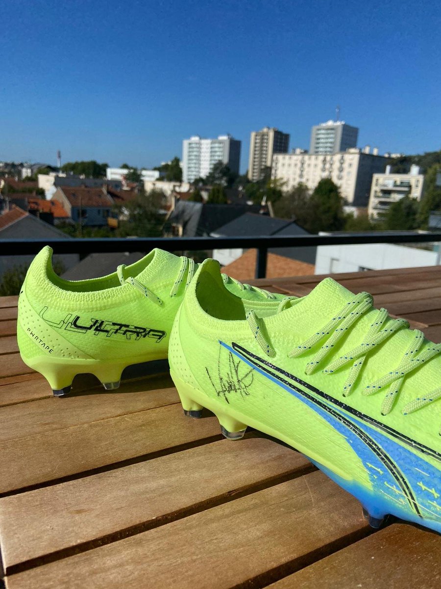 footpack. tweet media