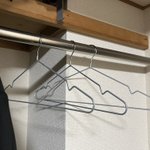 衣替えの季節!余ったハンガーで作った「近未来のシールド」!