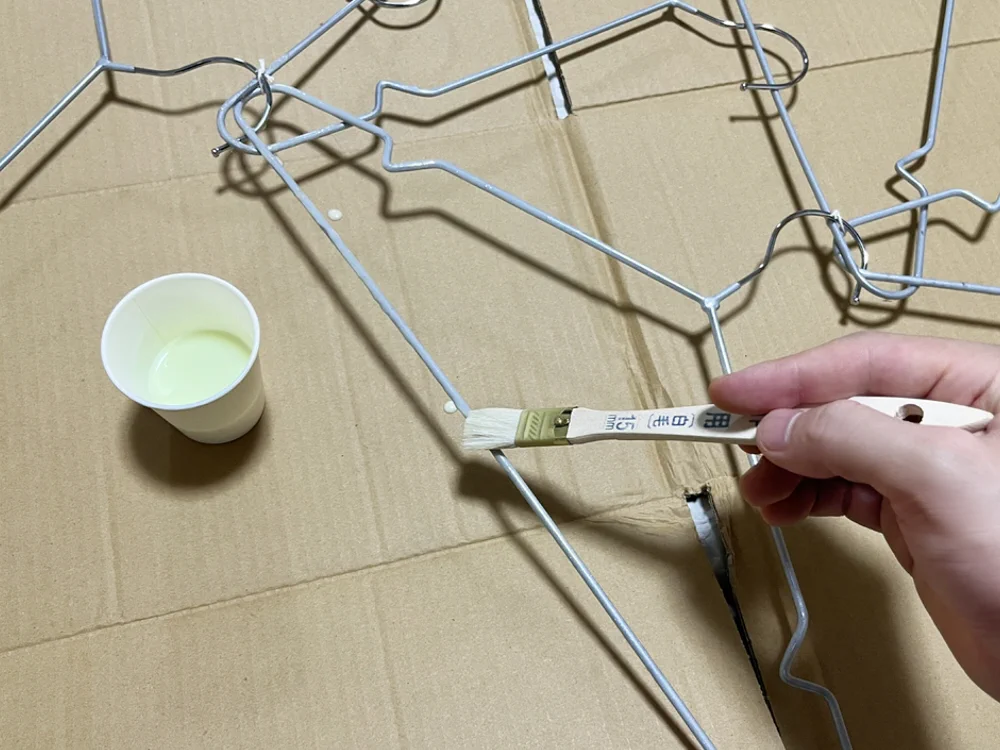 衣替えの季節！余ったハンガーで作った「近未来のシールド」！