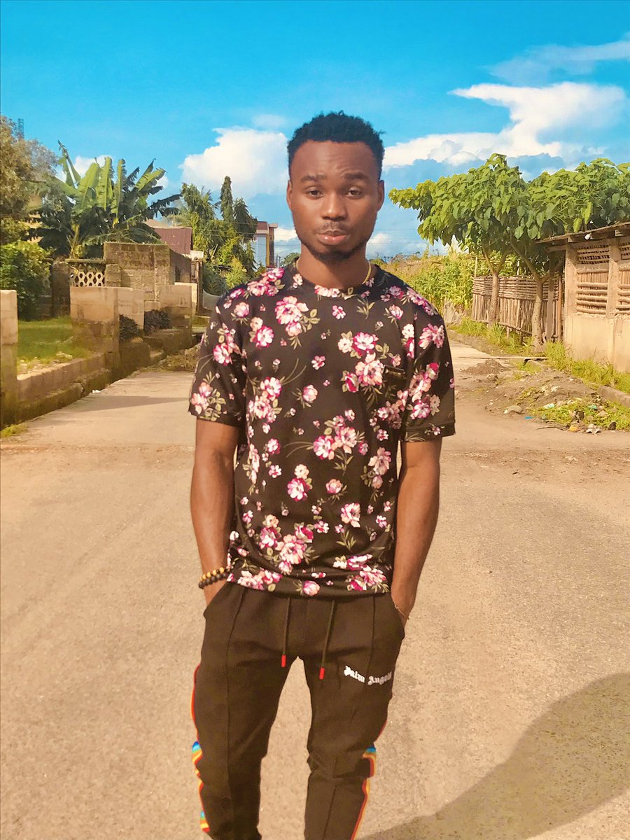 unityetimy's tweet image. Happy birthday to me and my humble self 🎂