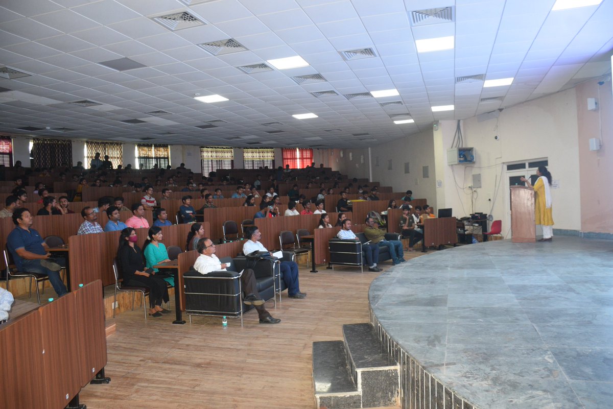 samal_shiba's tweet photo. @skilled_odisha program at @VSSUTB , Madam @renuprava briefing us about various skills n skill competitions and the process of registration , We students presented our ideas and projects which were highly appreciated 
@skilledinodisha @SDTE_Odisha @PritiranjanBJD https://t.co/pOfWdqlq57