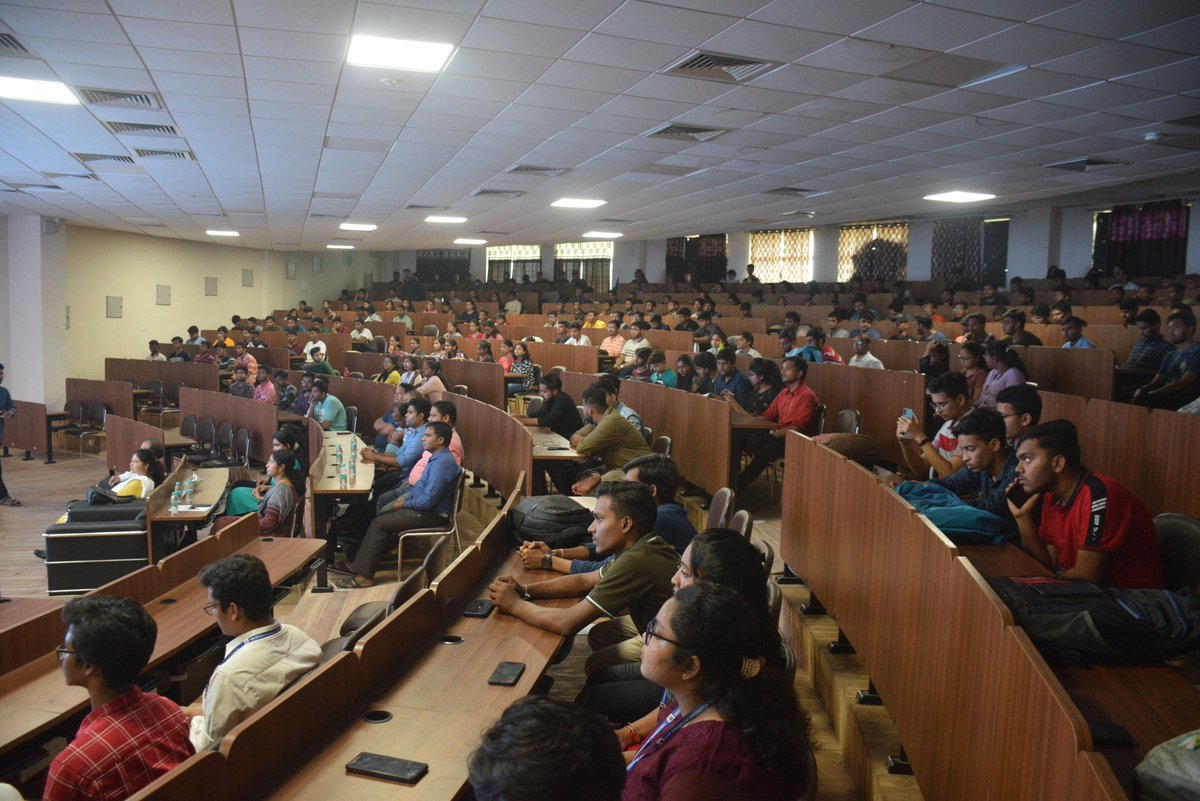 samal_shiba's tweet photo. @skilled_odisha program at @VSSUTB , Madam @renuprava briefing us about various skills n skill competitions and the process of registration , We students presented our ideas and projects which were highly appreciated 
@skilledinodisha @SDTE_Odisha @PritiranjanBJD https://t.co/pOfWdqlq57