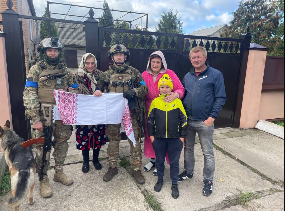 Blue_Sauron's tweet photo. Ukrainian Paratroopers reportedly entered the town of Borova, Kharkiv Oblast.

#Russia #Ukraine https://t.co/miOCoLDzFG