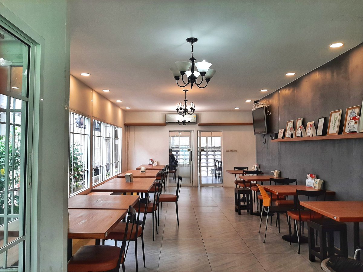 GinSiWaa's tweet photo. Talalask ตาละลักษมณ์ #พระราม9
เทศกาลเจปีนี้กับร้านอาหารเจเจ้าประจำ
ที่ทั้งอร่อยและมีเมนูให้เลือกทานเยอะ
แบบไม่เหมือนใครเลย ทานง่ายได้สุภาพ
รสชาติดีไม่แพ้อาหารที่มีเนื้อสัตว์เลย😋
📍สาขาgolden place พระราม9 
@aroii @Kin24hrs @aroiipaiadk
#เทศกาลกินเจ #อาหารเจ 
#อร่อยบอ��ต่อ https://t.co/YN4s7R7rT7