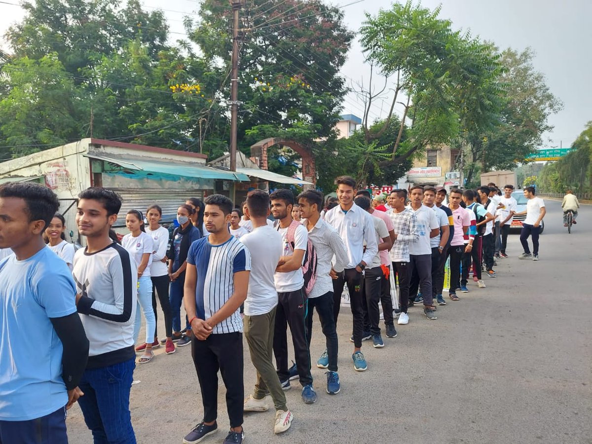 YASMinistry's tweet photo. The NSS Cell of Atal Bihari Vajpayee University, Bilaspur, Chhattisgarh, organised #FitIndiaFreedomRun 3.O flagged off by the VC Prof. ADN Bajapi.

Here are some glimpses. 

#SwachhBharat2022 | #FreedomRun https://t.co/CwUrPEAuUv