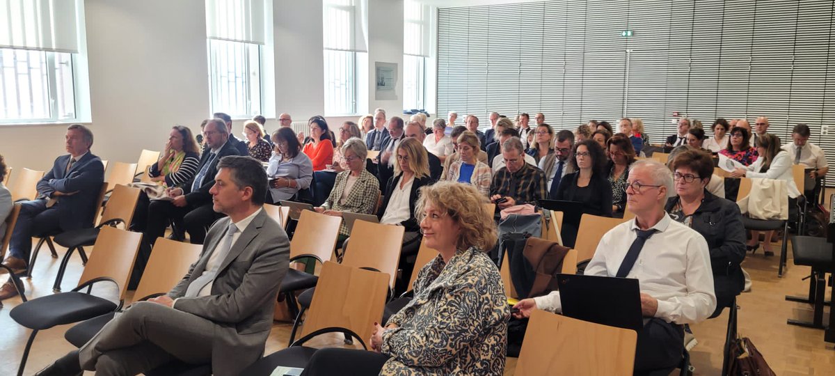 Notre École, faisons-la ensemble ! Présentation des objectifs et modalités très souples de la #concertation dans les écoles et établissements, aux inspecteurs du 1er degré. Le challenge est ambitieux, collectivement : laissons-nous surprendre et accompagnons les propositions.