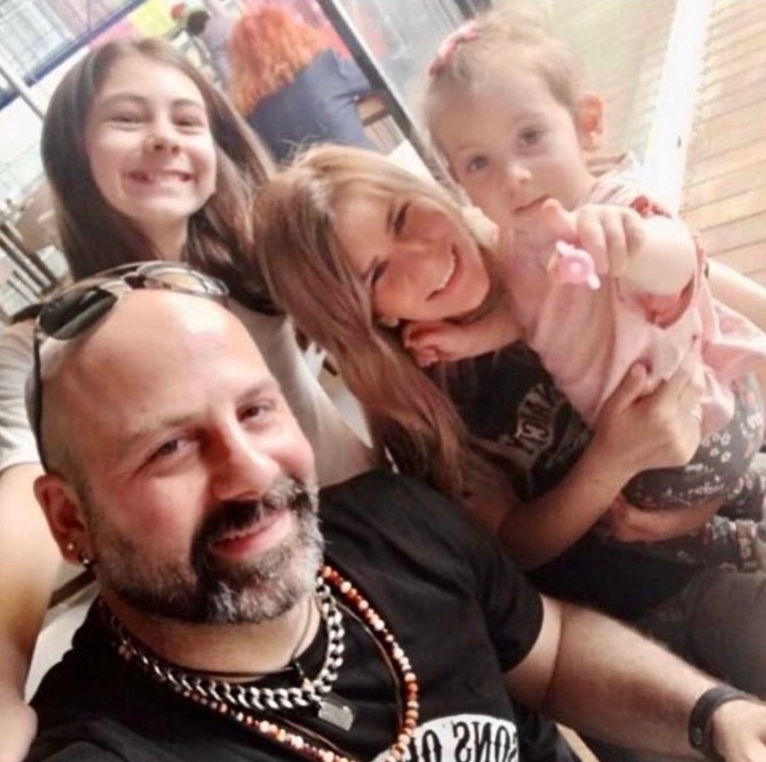 Bu baba artık yok! Allah belanızı versin! (Başka bir adalet olur mu?)
İstediğiniz şarkıya sıçayım. Eğlenmek isteyen ruhunuzu sikeyim. Babalarınız bir gece işemeyi, analarınız doğduğunuz gün sıçmayı seçse dünyaya yararlı olurlardı. Katillerin adı ilan edilsin, bilinsin!
#OnurŞener