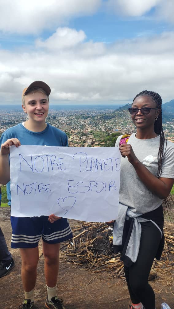 jvecmr's tweet photo. 👇Retour en images sur la randonnée écologique qui s’est tenue le 01.10.22 au mont Messa à Yaoundé.
Environ 100 jeunes se sont mobilisés pour faire entendre leurs voix pour la cause climatique à la veille de la #COP27.
#CAPSURLACOP
@oxfam @JVE_Int @Jveivoire @senalouka https://t.co/MQeYMPOOTh