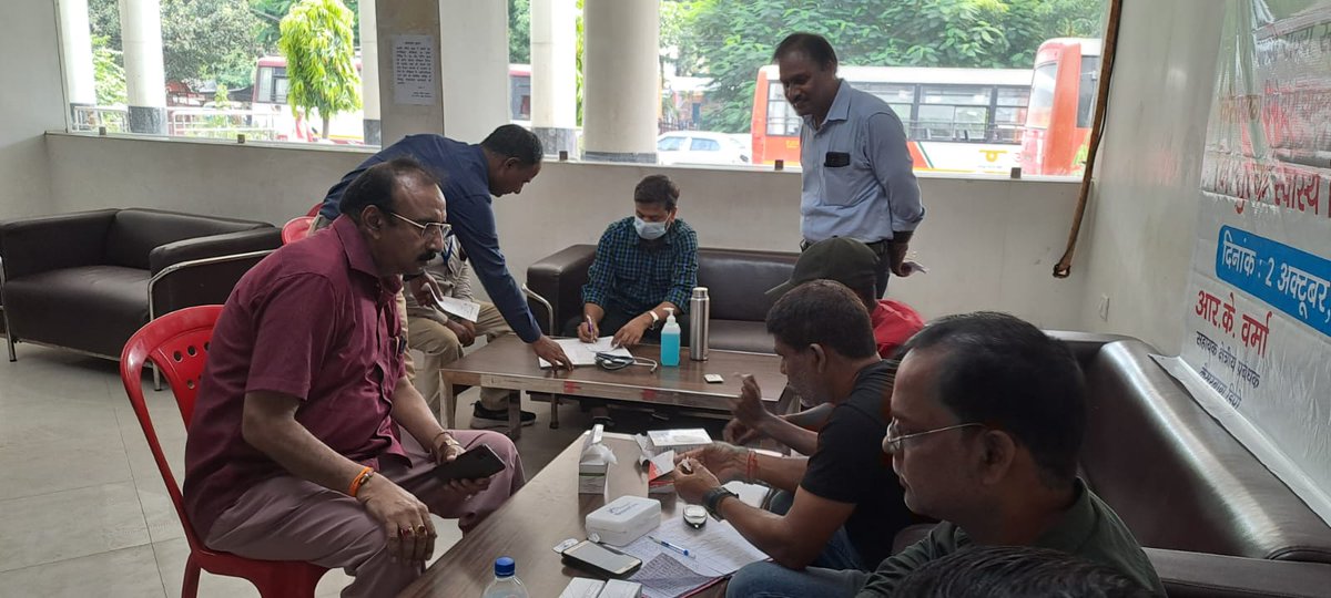 armbsmksb's tweet photo. On the occassion of gandhi jayanti a medical camp for employees on 02.10.2022 at kaiserbagh bus station. https://t.co/RrofT0UjCq